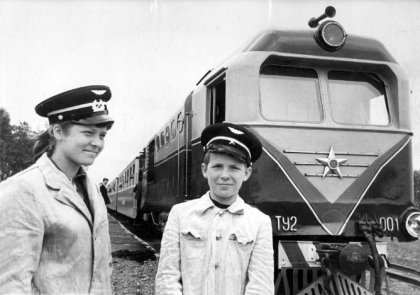 Mlad eleznii a lokomotiva TU2-001.